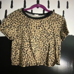 crop graphic shirt